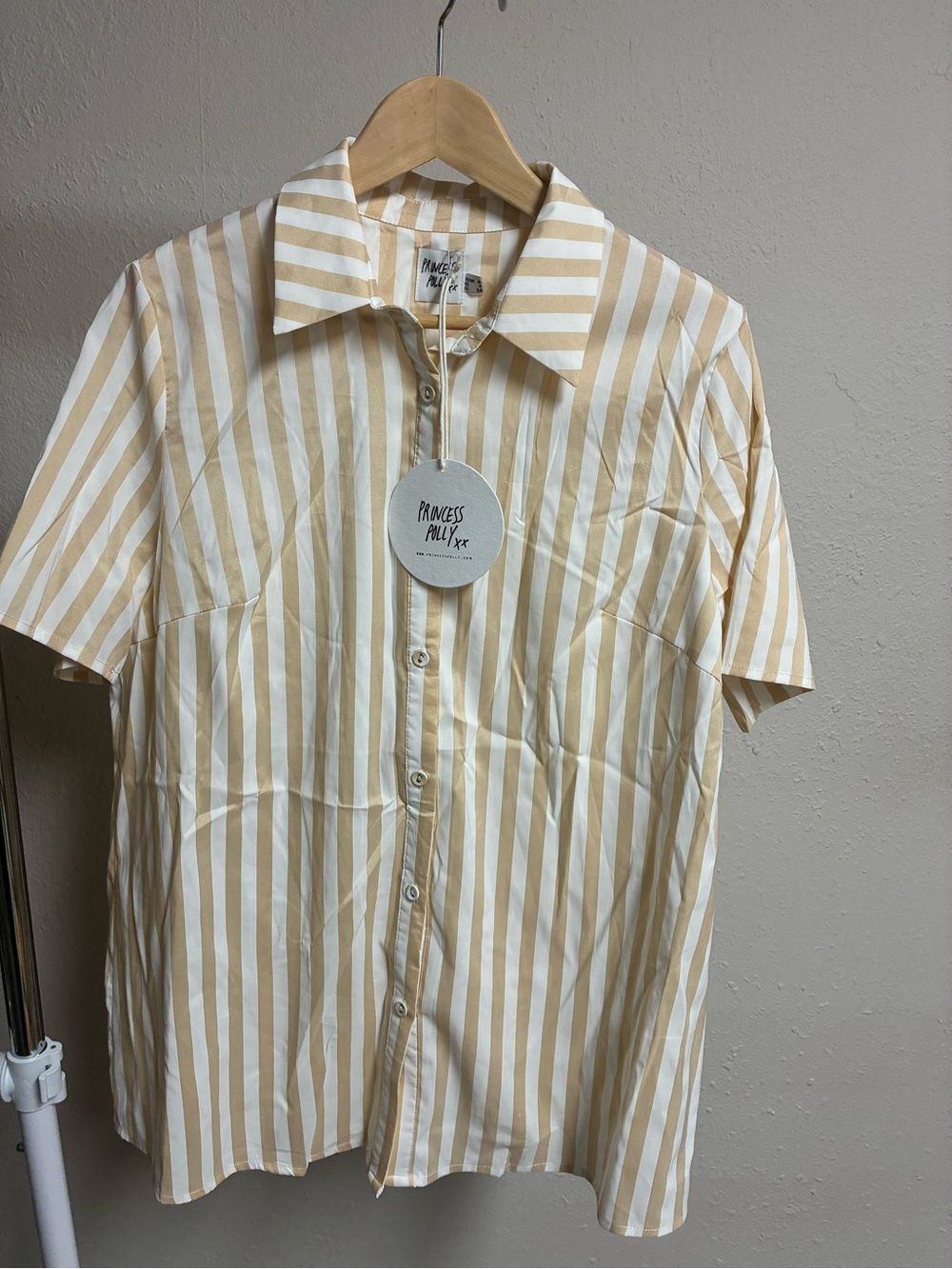 Princess Polly NWT Chloe Beige Striped Short Sleeve Button Up Shirt US 4